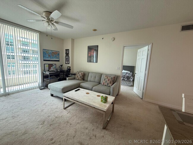 Building Photo - 700 E Boynton Beach Blvd