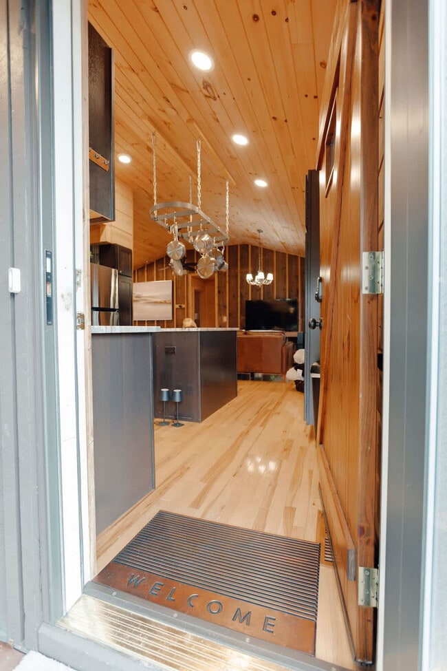 Building Photo - 521 Baywood Dr