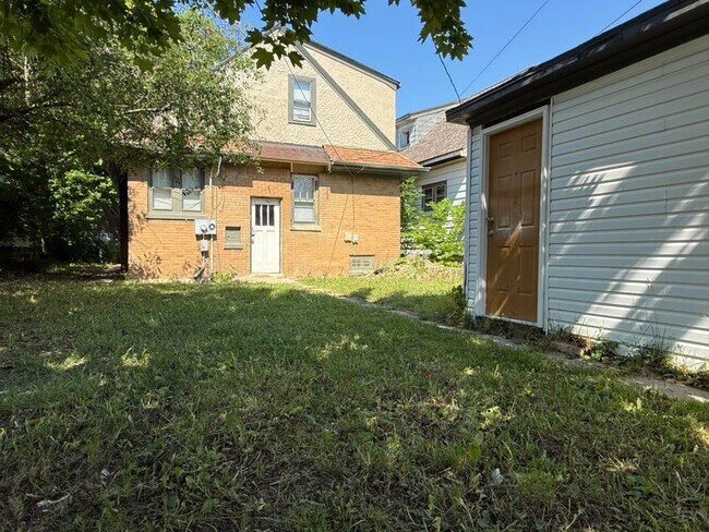 Building Photo - 4572 N 38th St