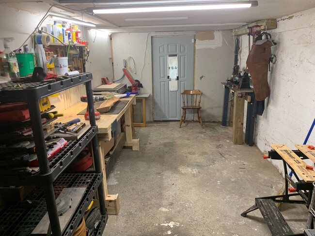 Building Photo - Newly remodeled Home of Robert St! 2 Beds/...