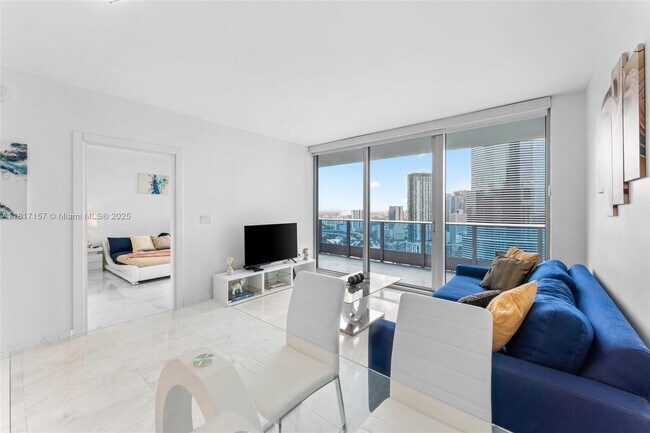 Building Photo - 200 Biscayne Blvd Way
