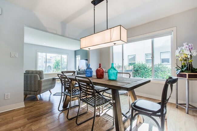 Building Photo - 8261 W 4th St