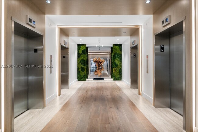Building Photo - 2301 Collins Ave