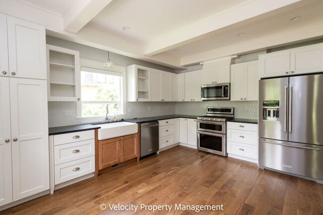 Building Photo - Beautiful Home Across the Street from Drake Park!