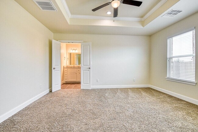 Building Photo - 3100 Pebble Pond Dr