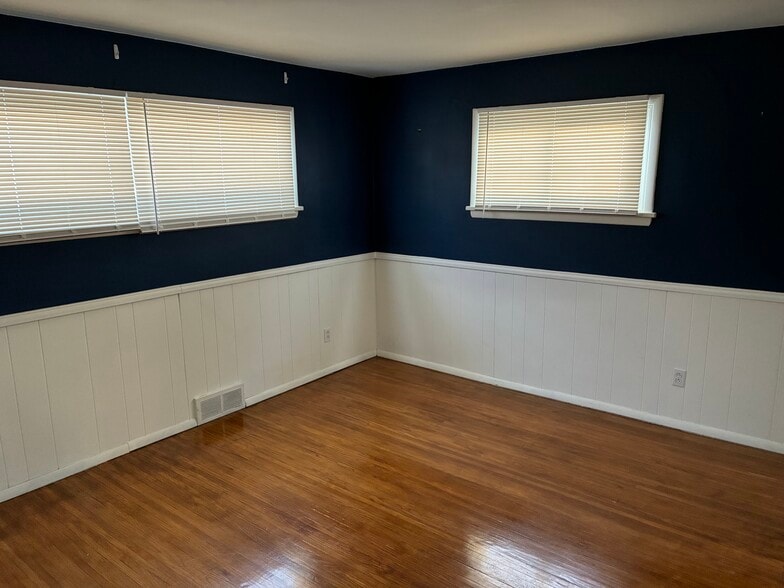 Primary bedroom - 28 Ramblewood Dr