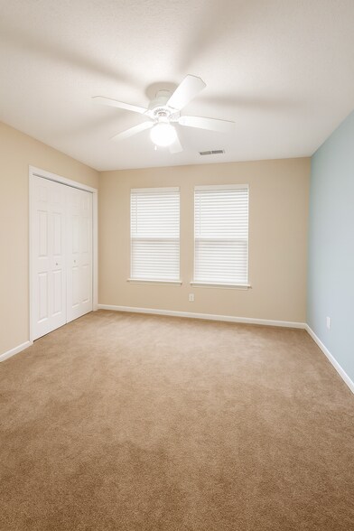 Building Photo - 6 Valley Glen Ct