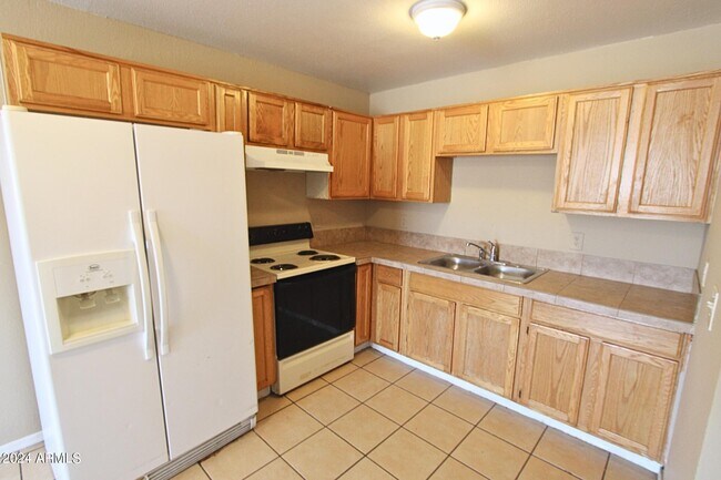 Building Photo - 2747 E Chipman Rd