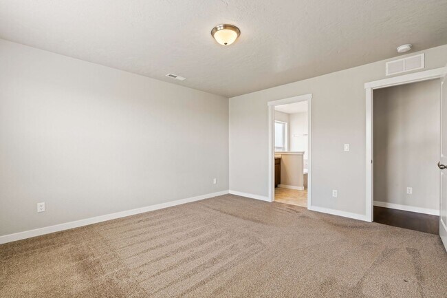 Building Photo - 4 Bedroom, 2 Bath Gorgeous Nampa Home on a...