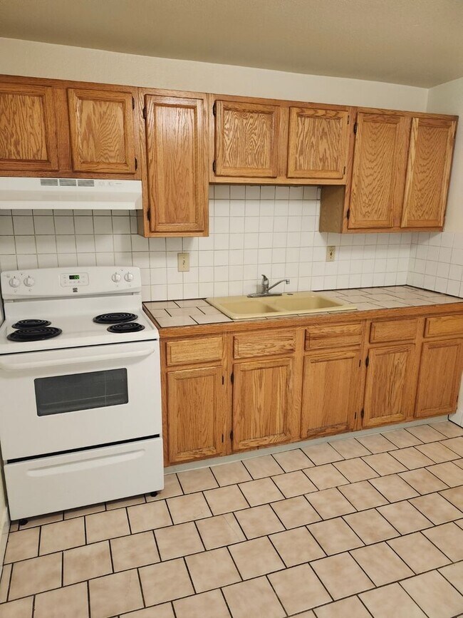 Building Photo - 409 S 13th St