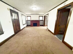 Building Photo - 3 BED 1 BATH BEAUTIFUL SINGLE FAMILY HOME IN GARFIELD HEIGHTS!