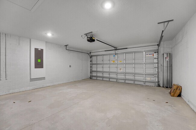 Building Photo - 5936 Mangrove Dr