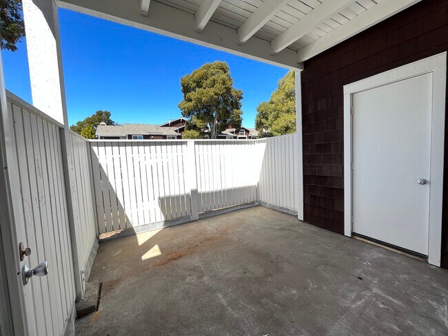 Building Photo - 205 Marina Lakes Dr