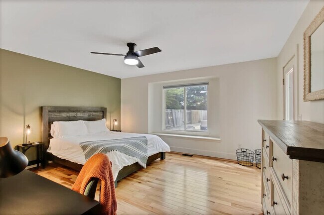 Building Photo - 4243 E Driftwood Dr