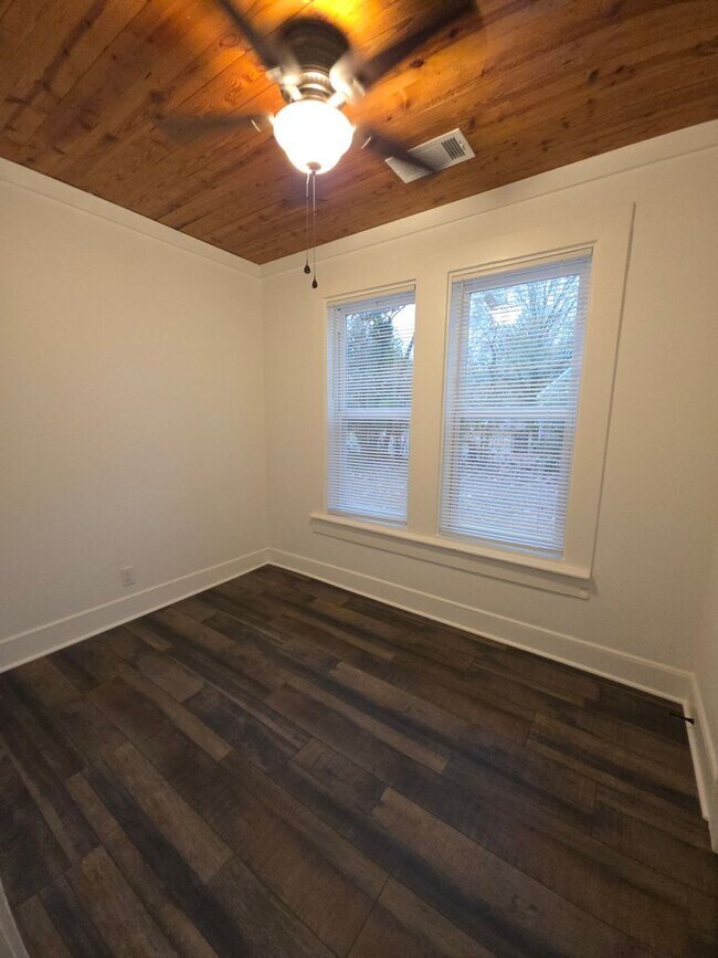 Building Photo - 1315-1317 N. Boston Pl