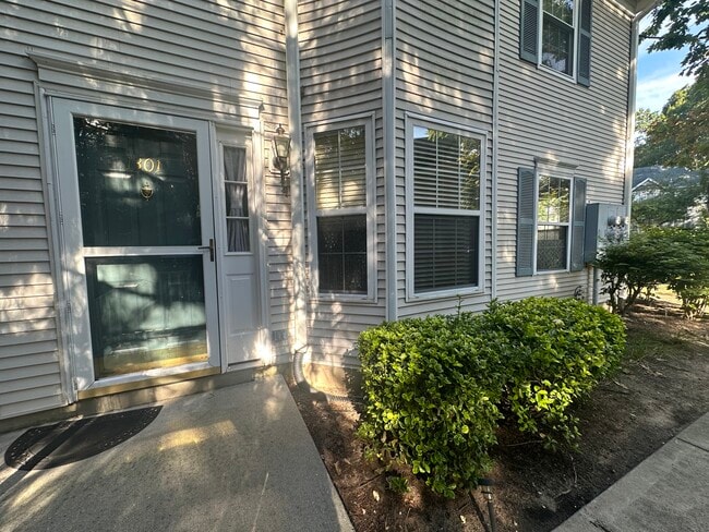 Building Photo - 1301 Cypress Ln
