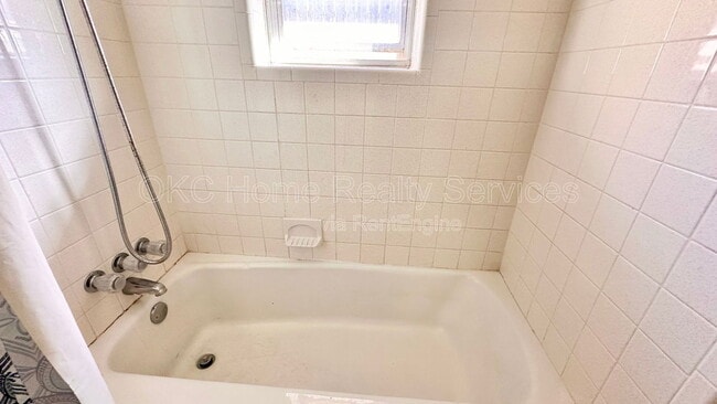 Building Photo - 12109 Camelot Dr