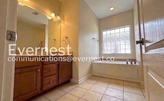 Building Photo - 273 Oxmoor Pl