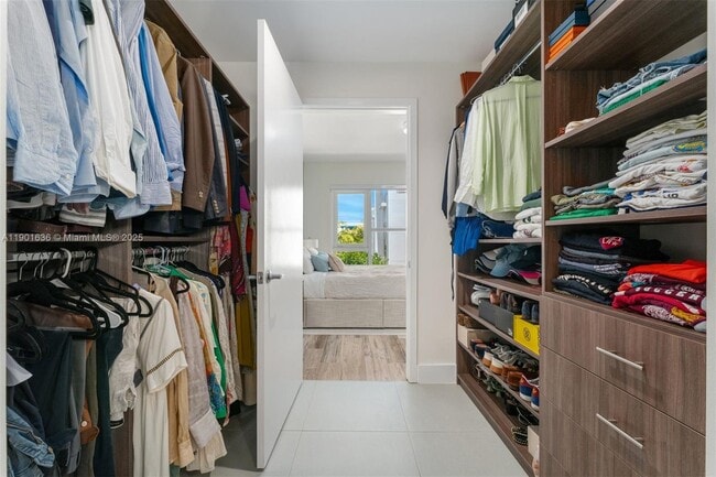 Building Photo - 455 NE 39th St