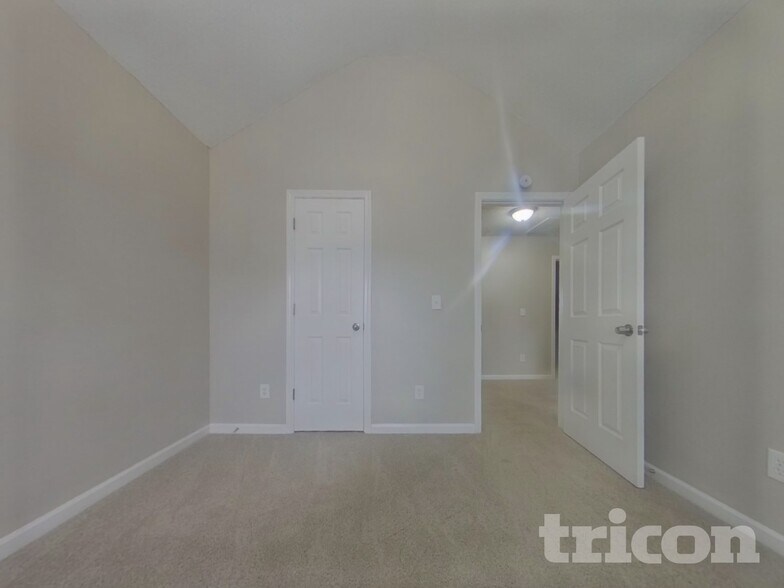 Building Photo - 4928 Bryant Dr