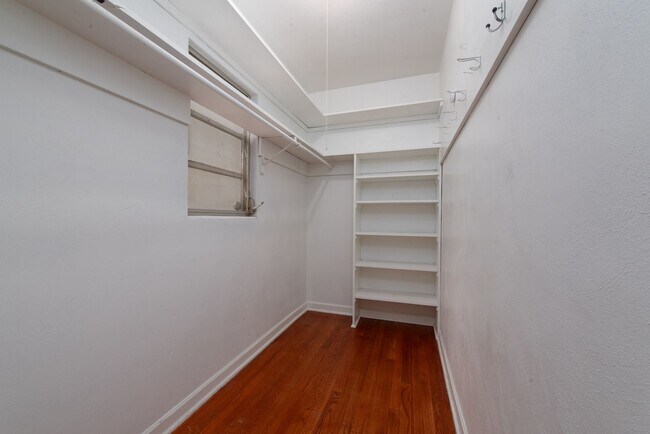 Building Photo - Updated 3/2 House with Bonus Room in Lake ...