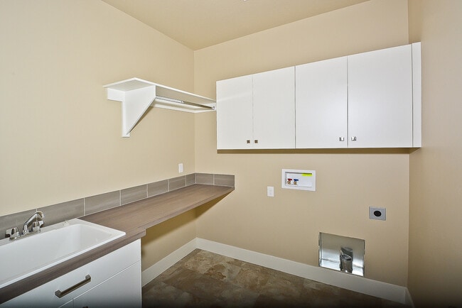 Building Photo - 4 Bedrooms 2.5 Bathrooms in Meridian