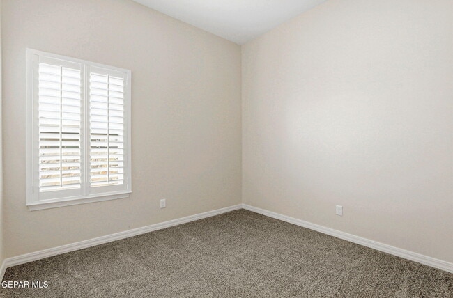 Building Photo - 925 Louisiana Downs Ave