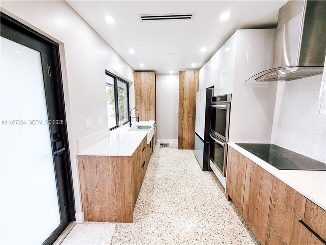 Building Photo - 425 NE 103rd St