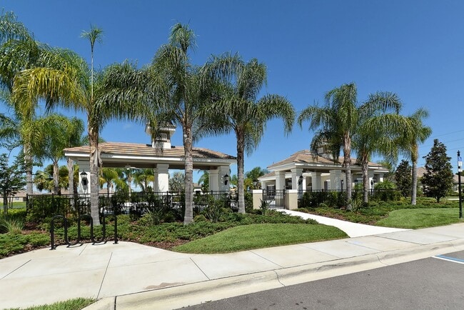Building Photo - 2/2 plus den/office Villa in with a 2 car garage