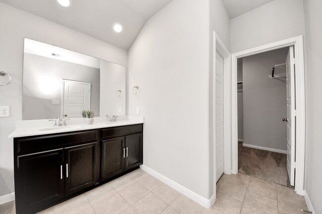 Building Photo - 4414 Silvergrass Ln