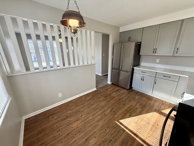 Building Photo - 1322 Shady Lawn Dr