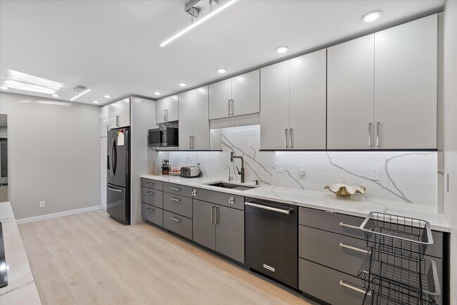 Building Photo - N20W5343 Pierce Ct