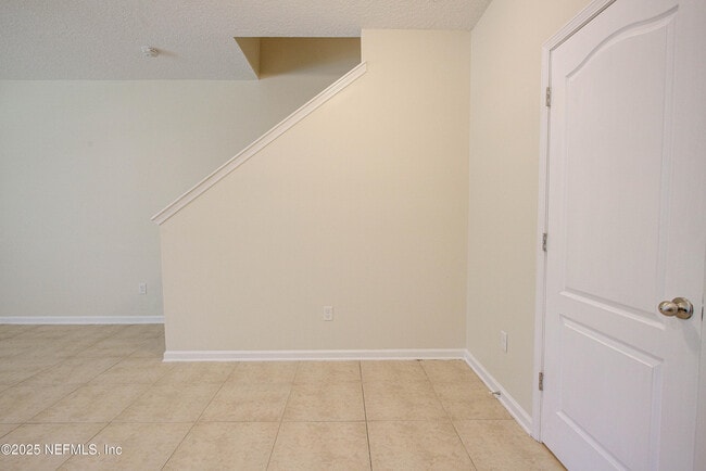 Building Photo - 417 Oasis Ln