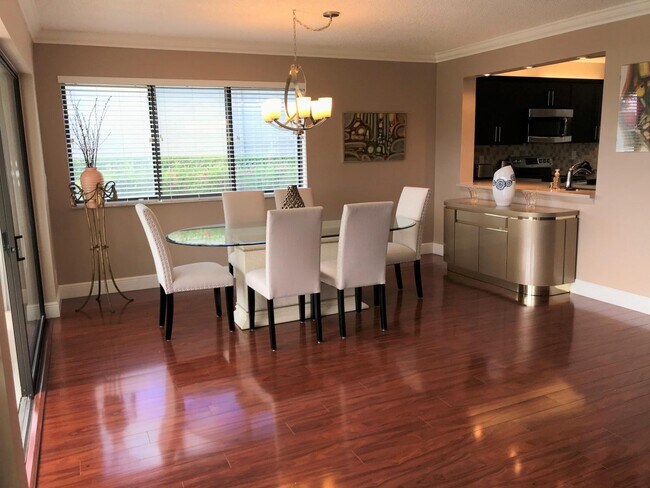 Building Photo - 5519 Fairway Park Dr