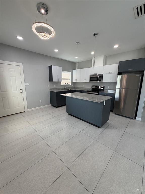 Building Photo - 2022 Summerland Ln