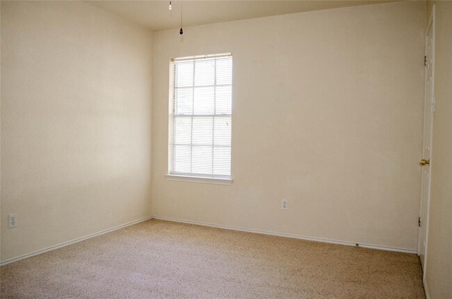 Building Photo - 505 Shant St