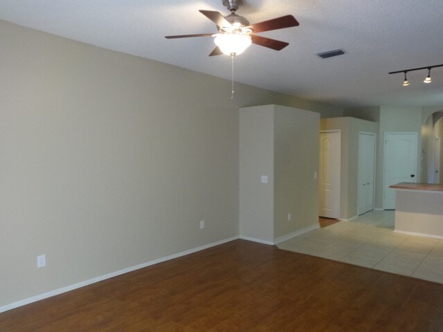 Building Photo - 523 Royal Ridge St