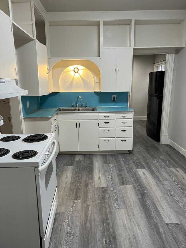 Building Photo - 1305 N Madison St