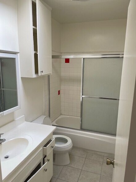 Building Photo - 516 S Alexandria Ave