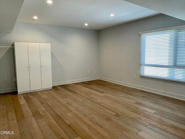 Building Photo - 137 S Wilson Ave