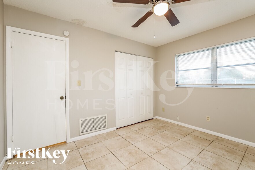 Building Photo - 1802 Ridgecrest St