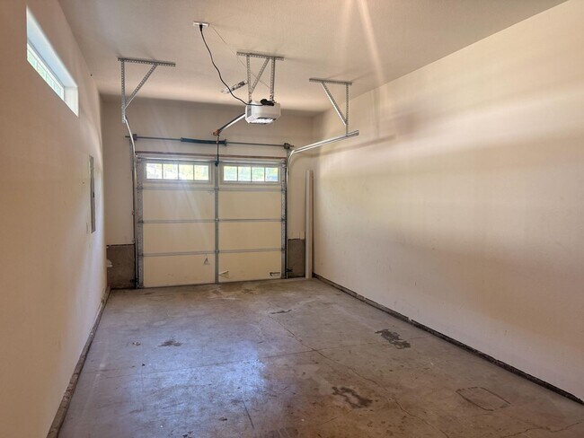 Building Photo - HONEYBEE5711-5713