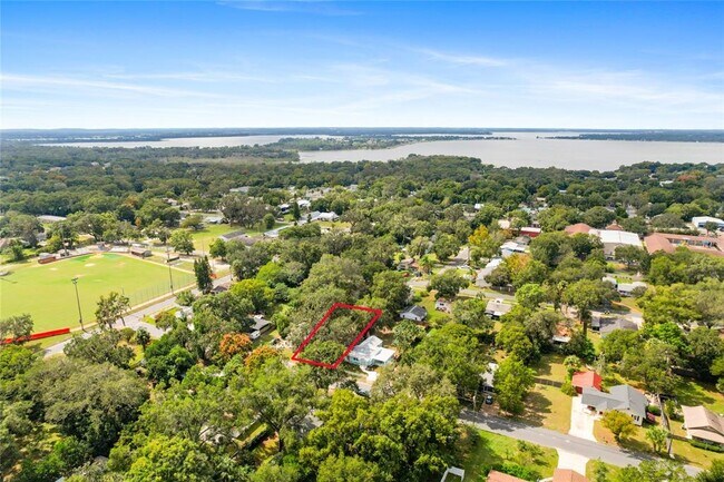 Building Photo - 245 S Rhodes St