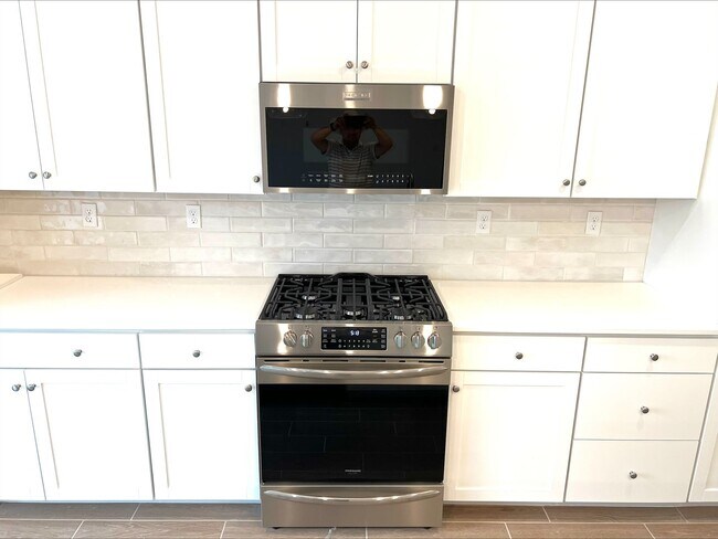 Building Photo - Beautiful 3-Bed, 2-Bath Lennar Home in Daf...