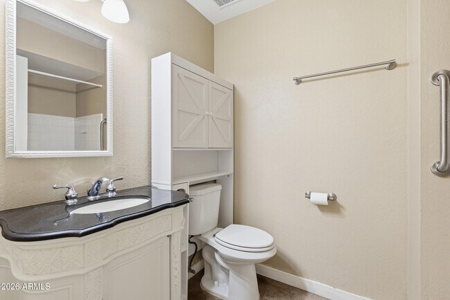 Building Photo - 620 S Essex Ln