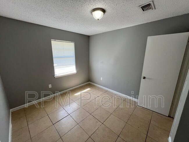 Building Photo - 5149 Baker Blvd