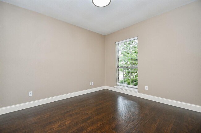 Building Photo - 2915 Pepperwood Dr