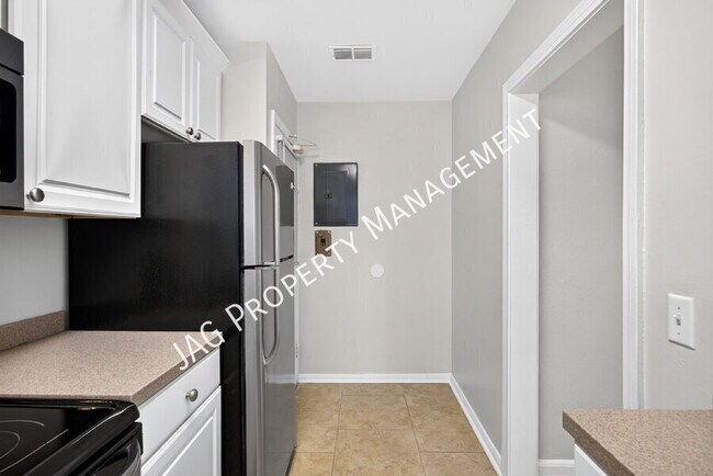 Building Photo - 2761 St Johns Ave