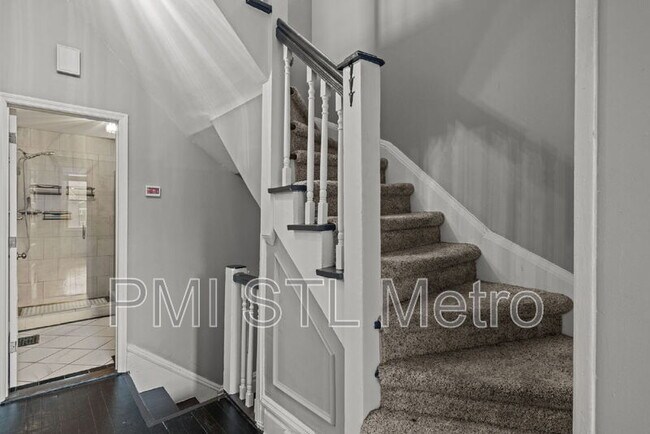 Building Photo - 4036 Flad Ave
