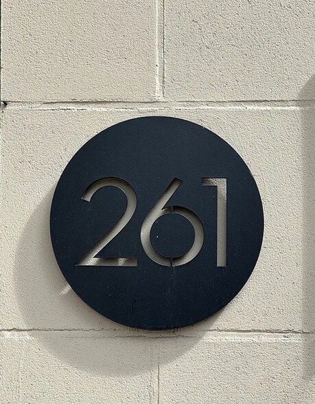 Building Photo - 261 Washington St